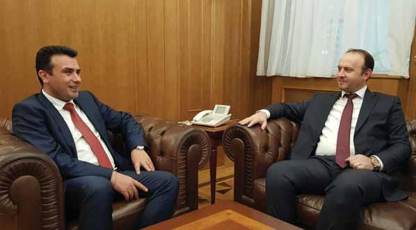4 AKTUALE LSDM DHE LËVIZJA BESA NISIN BISEDIMET PËR ZGJERIMIN KOALICIONIT QEVERITAR BESA e Gashit afër hyrjes në Qeveri "Në takimin e kryetarit Afrim Gashi me kryeministrin Zoran Zaev, pos