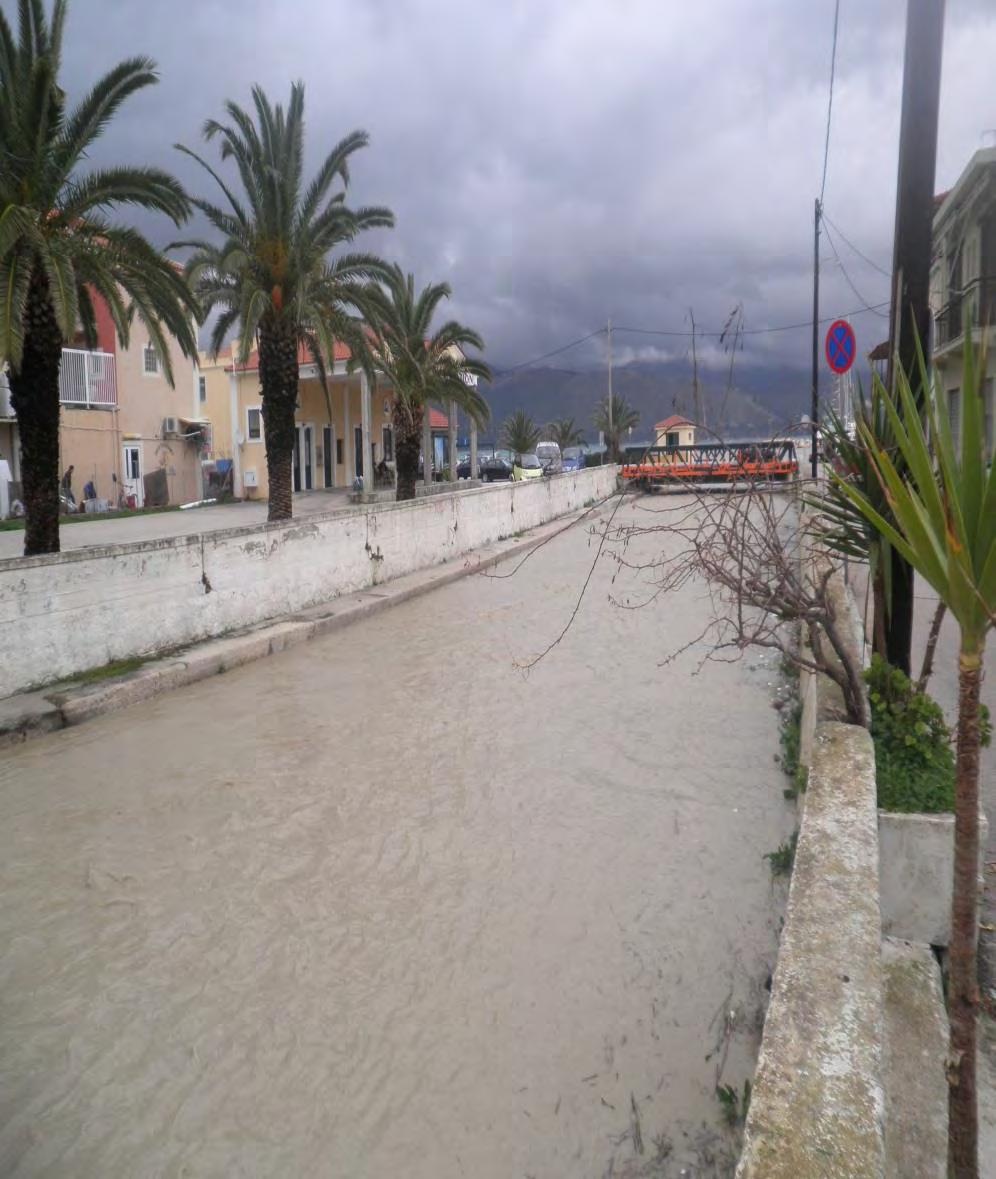 Επιπρόσθετες δυσκολίες ήταν ο υψηλός υδροφόρος ορίζοντας, του οποίου η στάθμη είχε ανέλθει λόγω των δυσχερών καιρικών συνθηκών (βροχοπτώσεις), η δυσκολία στην αντίληψη της