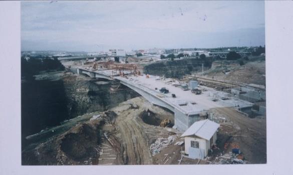 1 Σήραγγα Καλλιδρόμου Η σήραγγα Καλλιδρόμου είναι μια δίδυμη σήραγγα του τμήματος της Νέας Σιδηροδρομικής γραμμής Τιθορέας -