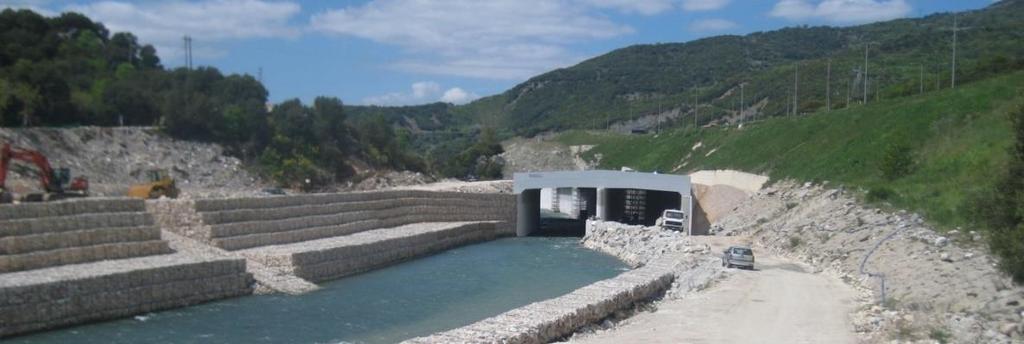 164 Η Συμβολή των Πολιτικών Μηχανικών-Γεωτεχνικών στις Υποδομές της Ελλάδας Εξ άλλου ιδιαίτερο ενδιαφέρον έχει και η σχετικά γειτονική περιοχή της Ε- γνατίας, η 2.