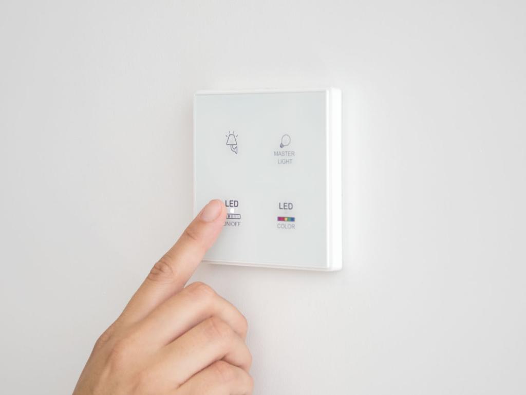 Square TMD. Εξατομικευμένο Το τετράγωνο TMD είναι ένα χειριστήριο αφής χωρητικής τεχνολογίας με 1, 2, 4 ή 6 πλήκτρα.
