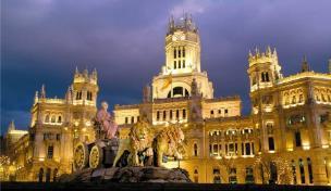 Γιατί να επιλέξετε το Versus Travel Το πρόγραμμά μας περιλαμβάνει: 4 διανυκτερεύσεις στη Μαδρίτη σε κεντρικό ξενοδοχείο 4*. 2 ξεναγήσεις στη Μαδρίτη, εκ των οποίων η μία πανοραμική.
