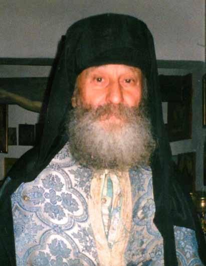 , ἀρχιερατικὸ Συλλείτουργο τελέσθηκε στὸν Ἱερὸ Ναὸ Ἀποστόλου Ἀνδρέου τῆς Ἱερᾶς Γυναικείας Μονῆς Ἁγίου Γεωργίου, στὸ ὁποῖο προεξῆρχε ὁ Θεοφ. Ἐπίσκοπος Σουτσάβας κ. Σωφρόνιος ἐκ Ρουμανίας.
