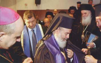 Ως εἶναι ἑπόμενον τ ἀνωτέρω καὶ εἰς τὸν πλέον καλοπροαίρετον δημιουργοῦν σκέψεις, οἷαι: αʹ) Ποίαν ἔννοιαν ἔχει ἡ ὑπὸ τῶν προκαθημένων συζητηθεῖσα καὶ ὑποδειχθεῖσα ἀποφυγὴ πολέμων ἐν ὀνόματι τοῦ Θεοῦ;