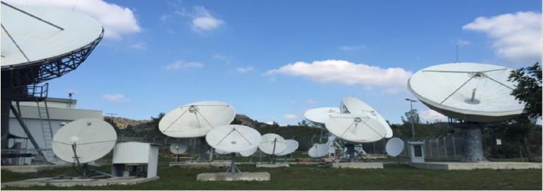 Δορυφόροι - Πλεονεκτήματα Το κόστος χρήσης τους είναι ανεξάρτητο από την απόσταση των επικοινωνούντων σταθμών.