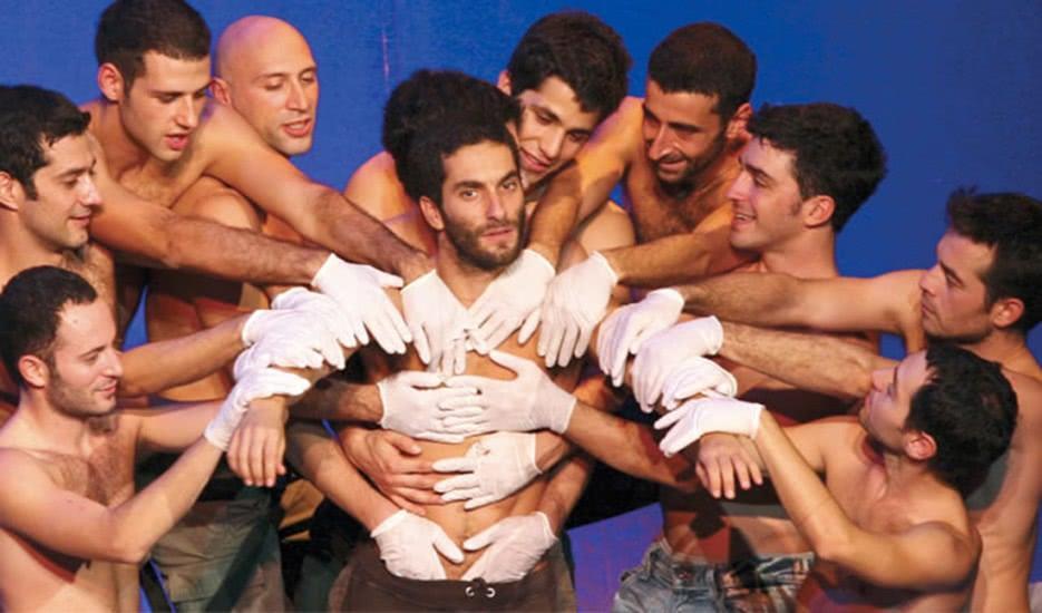 άντρα. Τα λευκά γάντια σχηματίζουν πάνω του την εικόνα ενός πουκαμίσου (Εικόνα 66).