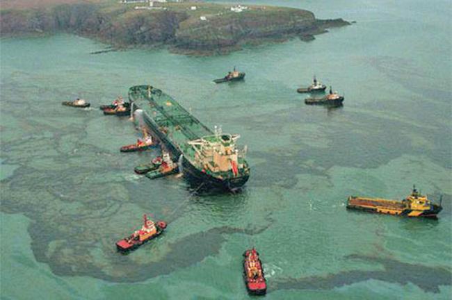 111 Σχ. 4.7β Η ρύπανση του Sea Empress στο λιμάνι Milford Haven (1996). Πίνακας 4.10 Προηγούμενα καταγεγραμμένα ατυχήματα στο λιμάνι Milford Haven.