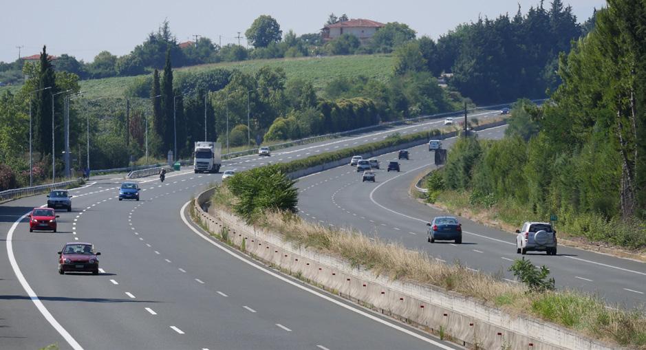 10 Η Συνεισφορά μας στην Προστασία και Διατήρηση του Περιβάλλοντος εξάμηνο του 2014, τα αποτελέσματα του οποίου παρουσιάζονται παρακάτω: Ο φωτισμός με λαμπτήρες τύπου LED παρείχε τα ίδια και ακόμη