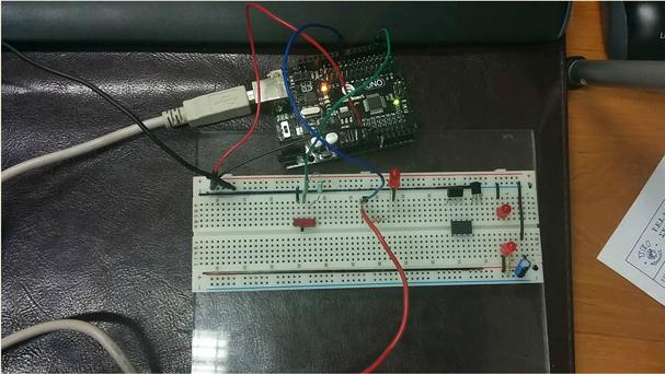 Προγραμματισμός Arduino Διακοπές (Interrupts) Παράδειγμα: Αλλαγή κατάστασης LED σε θετικό μέτωπο παλμού int pin = 9; // The pin where the led is connected volatile int state = LOW; void setup()