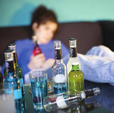 8 ΠΕΜΠΤΗ 6 ΔΕΚΕΜΒΡΙΟΥ 2018 ΡΕΠΟΡΤΑΖ Ανησυχητικά τα στοιχεία για χρήση αλκοόλ από τους νέους 68% των νέων ηλικίας 15-16 ετών κάνει χρήση αλκοόλ, ενώ τα ποσοστά μέθης αγγίζουν το 14% Στην Κύπρο το