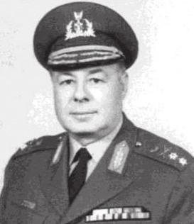 Καλῶς ὥρισες, Δεναξᾶ τί γίνεται, βρὲ παιδί; ποῦ εἷναι ὁ Πράγιας; Γειά σου, κὺρ λοχία χρόνια πολλά μὲ τὸ καλὸ στὰ σπίτια μας, καὶ τοῦ λόγου σου μὲ μακρὺ σπαθί.