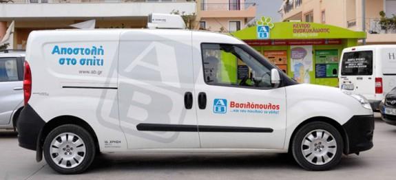 ύλες και εξαρτήματα μεταφέρονται από τους προμηθευτές προς τους κατασκευαστές, ενώ τα τελικά προϊόντα μεταφέρονται από τον κατασκευαστή στον τελικό καταναλωτή.