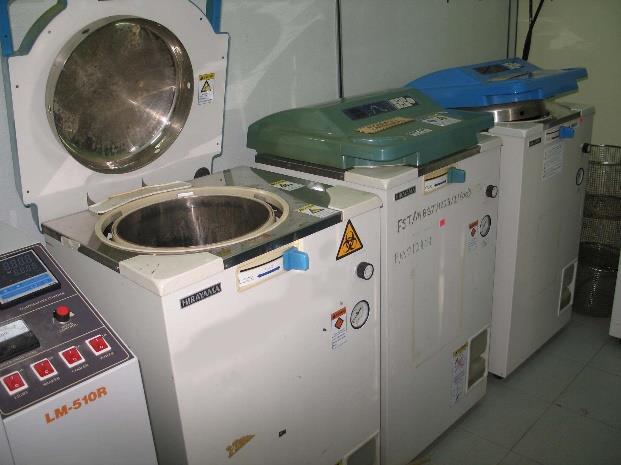 Rajah 16 Autoclave 4. Pastikan nilai tekanan yang digunakan tidak melebihi had yang dibenarkan. 5.