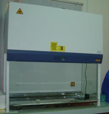 Rajah 18 Rajah 19 Kabinet keselamatan biohazard Kabinet Aliran Laminar (laminar flow) 5. Pengguna perlu memastikan zon kerja dinyahkuman sebelum dan selepas melakukan kerja. 6.