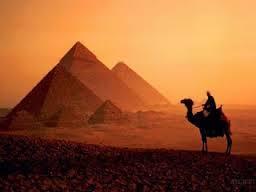 Πυραμίδα της Γκίζας Η Πυραμίδα του Χέοπα (επίσης γνωστή ως η Μεγάλη πυραμίδα της Γκίζας ή Μεγάλη Πυραμίδα) είναι η αρχαιότερη και η μεγαλύτερη από τις τρεις πυραμίδες της Νεκρόπολης της Γκίζας, η