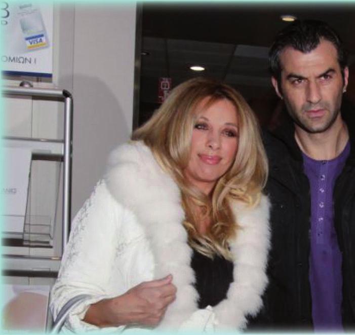 Το κερασάκι ήταν η σύλληψη του George Michael στις τουαλέτες του Χάμστεντ Χιθ με ναρκωτικά στην κατοχή του.