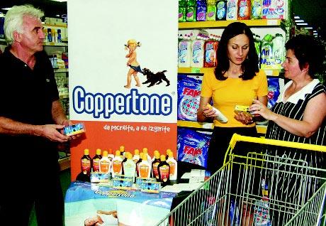 8 Promotivno-prodajne akcije za Coppertone Da pocrnite, a ne izgorite - i joπ fotoaparat na dar Belupo kozmetika u svrhu prezentiranja i pribliæavanja proizvoda Coppertone potroπaëima provodi tijekom