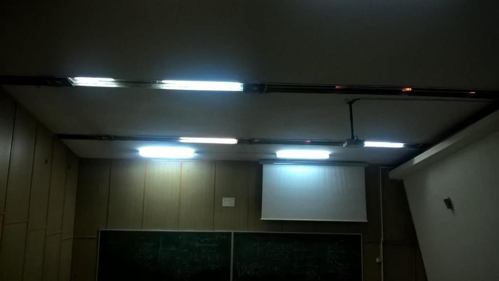 Υφιστάμενη κατάσταση Η στάθμη φωτισμού στα αμφιθέατρα της Σχολής Θετικών Επιστημών είναι αρκετά κάτω από το επιθυμητό όριο των προδιαγραφών.