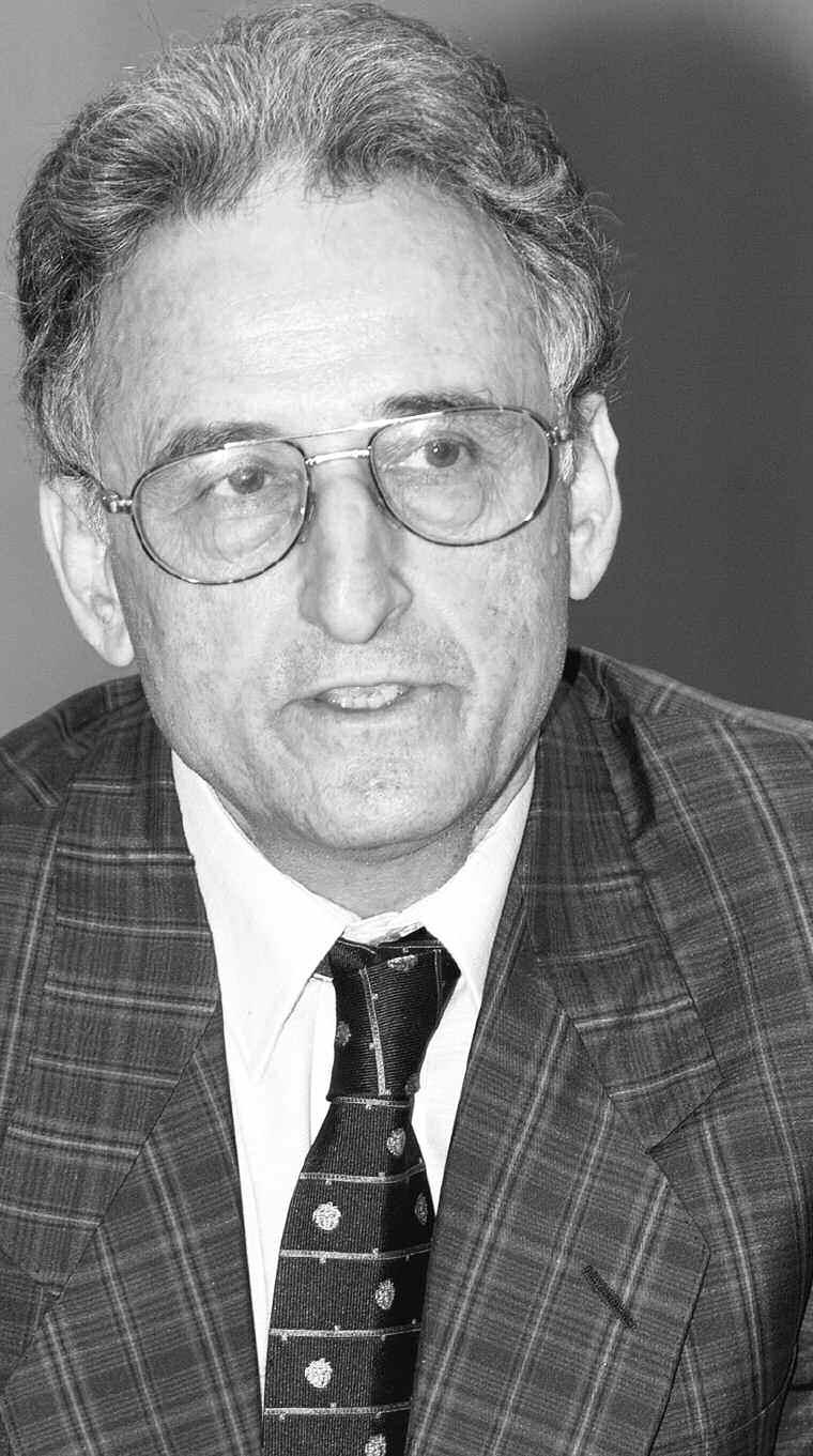 ΑΠΕ - ΜΠΕ Το ενδεχόμενο έκδοσης ευρωπαϊκών ενταλμάτων σύλληψης σε βάρος των Φάνη Λυγινού και Oλαφ Εσλερ, κατηγορουμένων στην υπόθεση των εξοπλιστικών, μελετούν οι ανακριτές της υπόθεσης, καθώς οι δύο