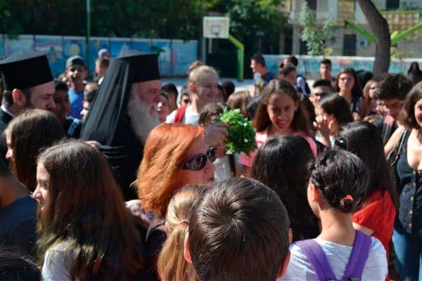 ἐγκώμια πρὸς τὴν Παναγία Μητέρα τοῦ Κυρίου μας, ὅπως συνηθίζουμε ἐδῶ καὶ χρόνια.