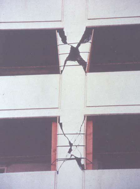 χαμηλού ύψους στα μπαλκόνια (Σεισμός Northridge M=6.