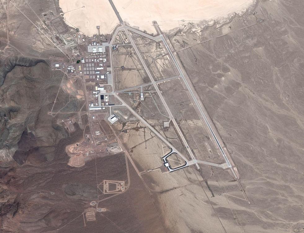 Ο μύθος της Περιοχής 51 Την ονομάζουν Area51: Κατασκευάστηκε το 1947 και κόστισε ένα δισεκατομμύριο δολάρια. Η ιστορία ξεκινά στα μέσα περίπου του περασμένου αιώνα.