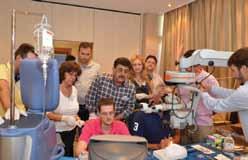 Απόστολος Μανιατέας κατά τη διάρκεια της εκπαίδευσης των οφθαλμιάτρων
