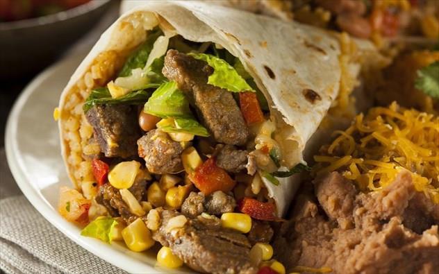 ΜΕΞΙΚΟ Burrito Το αυθεντικό burrito είναι μικρό και λεπτό με ένα ή δύο συστατικά στη γέμιση της τυλιγμένης τορτίγιας, τα
