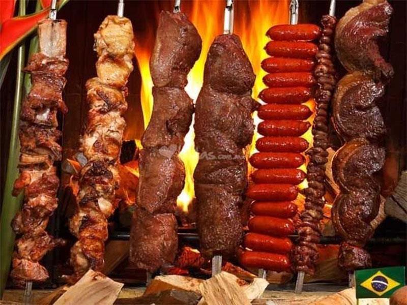 ΒΡΑΖΙΛΙΑ Churrasco Το διάσημο βραζιλιάνικο BBQ με τα διαφόρων λογιών κρέατα.