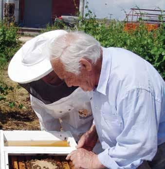 θέλετε να τοποθετήσετε, τρυπάτε σε βάθος 25 mm (χιλιοστών). Στη συνέχεια περνάτε βίδες μήκους 25 mm (χιλιοστών) και πάχους 3 mm (χιλιοστών) ή κατά την εκτίμησή σας.