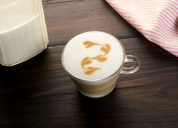 LATTE ART 拿鐵拉花 HK TW 食材 用具 材料 配件 1 粒 Nespresso Ristretto 咖啡粉囊 (25 毫升 ) 2.5% 低脂冷鮮奶 (100 毫升 ) Barista 打奶器 Cappuccino 咖啡杯 一顆 Nespresso 系列的芮斯崔朵 (25 毫升 ) 冷 2.