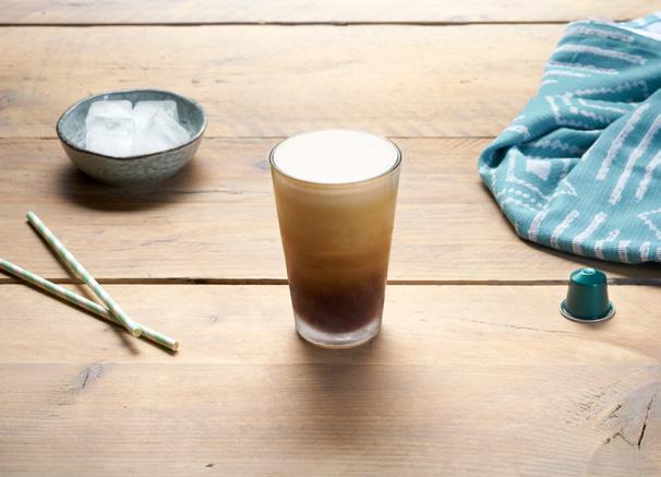ICED NITRO 氮氣冰咖啡 HK TW 食材 用具 材料 配件 1 粒 Nespresso Ristretto 咖啡粉囊 (25 毫升 ) 或濃縮咖啡粉囊 (40 毫升 ) 冷水 (100 毫升 ) 3 塊冰 (90 克 ) 白糖 (1 包 /4 克 )( 非必須 ) Barista 打奶器 玻璃食譜杯 製冰格 一顆 Nespresso 系列濃烈咖啡或濃縮咖啡膠囊 (40 毫升 ) 冷水