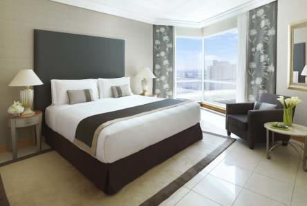 FAIRMONT 5*LUX Το εμβληματικό Fairmont Dubai βρίσκεται σε βολική τοποθεσία στην καρδιά του Ντουμπάι, στην οδό Sheikh Zayed, απέναντι από το Παγκόσμιο