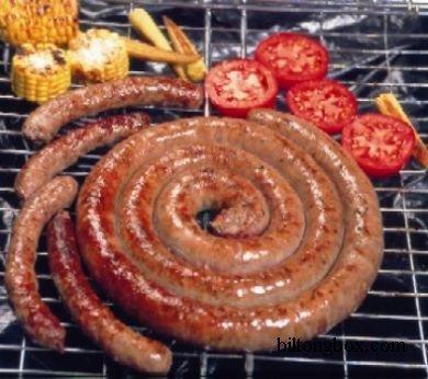 Boerewors Μπορεί οι νοτιοαφρικανοί να υπερηφανεύονται στους τουρίστες τους ότι τα Boerewors είναι ψητά φίδια, στην πραγματικότητα όμως, είναι απλά μερικά ακόμα λουκάνικα.