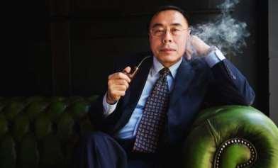 e-τσιγάρο: πώς λειτουργεί; Ο εμπνευστής Κινέζος φαρμακοποιός και φανατικός καπνιστής Hon Lik. Κάπνιζε δύο πακέτα τσιγάρα έως το απόγευμα και ακόμα ένα μέχρι να κοιμηθεί.