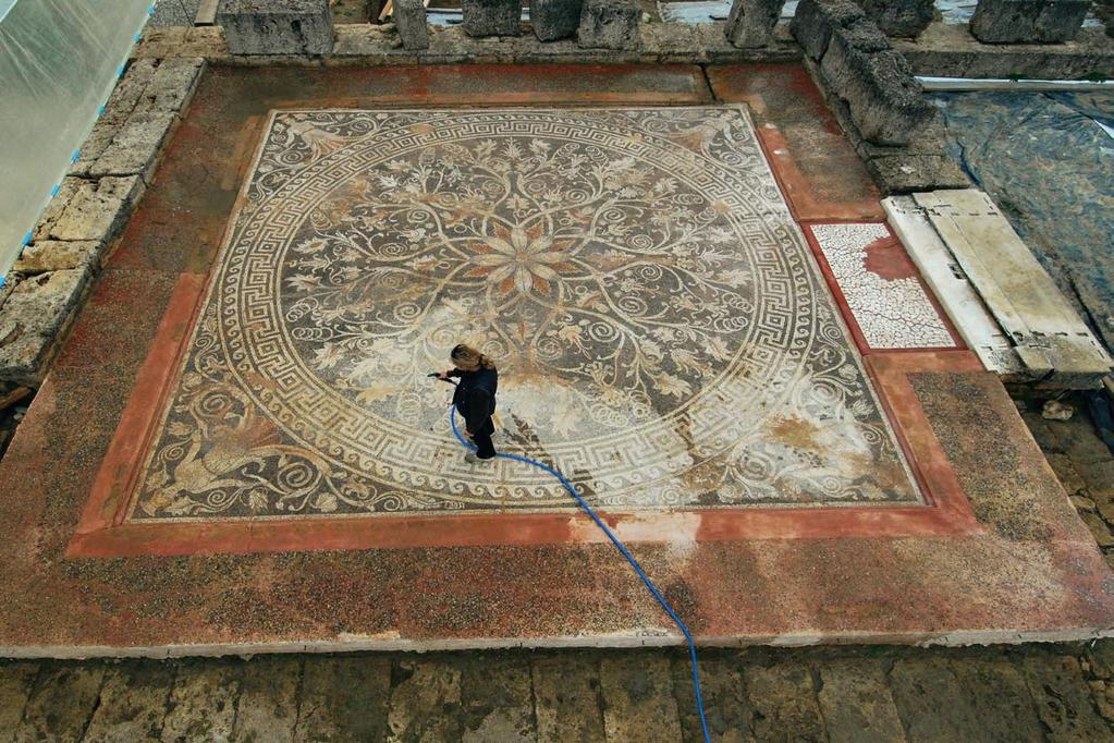 DISCOVER GREECE ARCHIVE 17 th EPHORATE of prehistoric and classical antiquities MACEDONIAN PARTHENON Α sample of ingenious architecture that can only be compared with the Parthenon, this legendary