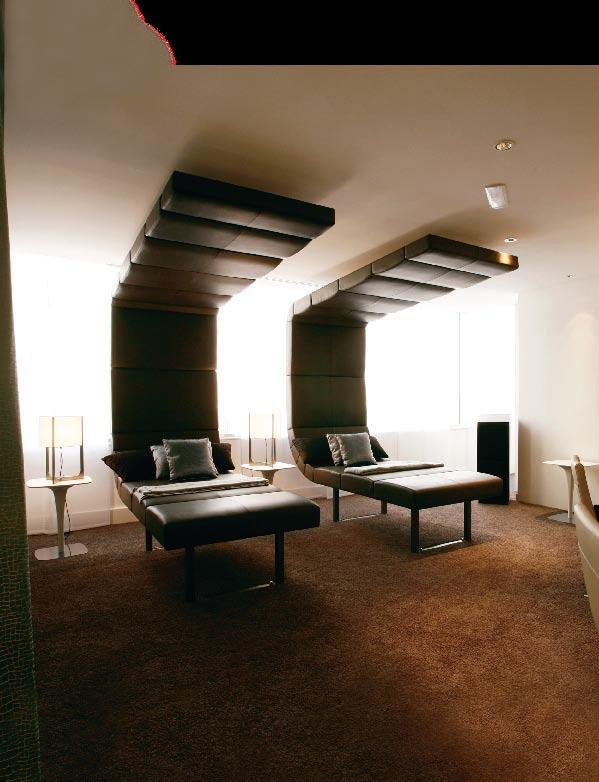 Apr-Jun 10 Business Airport lounges ΕΤΙΗΑD s PREMIUM LOUNGES, ABU DHABI Clockwise from L: Daybeds at the Diamond Lounge - A tranquil place to rest at the Pearl Lounge - Showers at the Pearl Lounge -