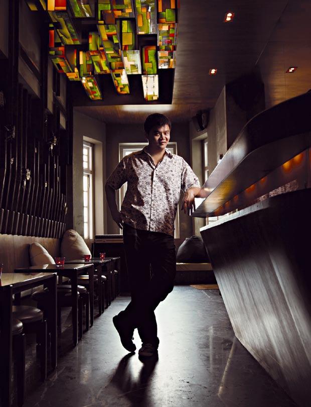 SINGAPORE Design Hotels Loh Lik Peng New Majestic Hotel, Singapore The Legal Emigrant O νόμιμος μετανάστης Kerstin Zu Pan/design hotels (tm) Loh Lik Peng goes from corporate lawyer to cosmopolitan