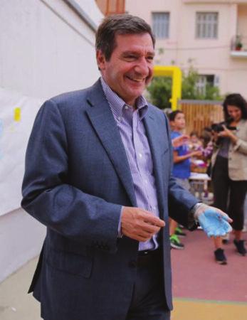 Οι Απόκριες είναι πάλι εδώ. Στην Αθήνα μας, που θα μετατραπεί κι αυτή τη χρονιά σε ένα πολύχρωμο, καρναβαλικό τοπίο.
