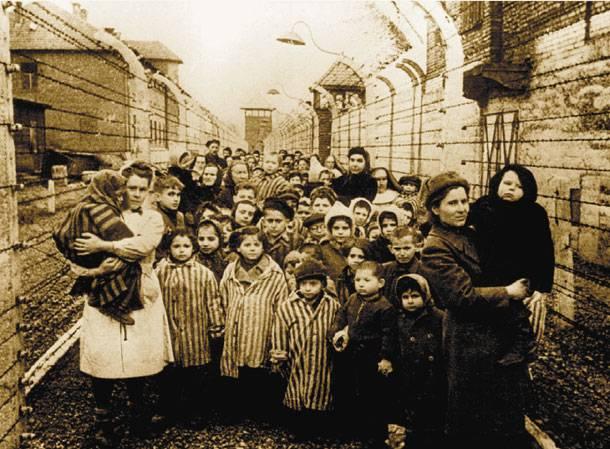ΙΣΤΟΡΙΚΟ ΓΕΓΟΝΟΣ Ο εκτοπισμός των Εβραίων στα στρατόπεδα συγκέντρωσης ΣΤΟ ΒΙΒΛΙΟ Η κυρία Λεβί με την κόρη της Αλέγρα στέλνονται μαζί