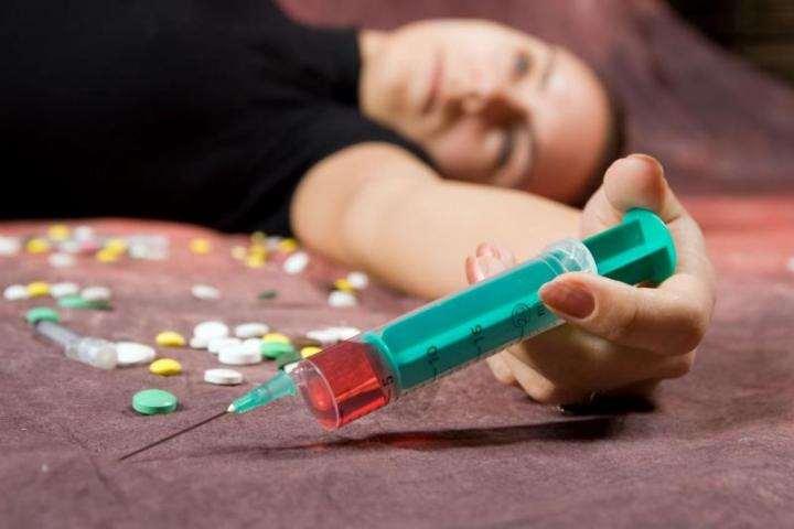 Αίτια της χρήσης των ναρκωτικών: Ο σημαντικότερος παράγοντας για την αποτροπή των εφήβων από τη χρήση των ναρκωτικών είναι η ενεργή παρουσία των γονέων στη ζωή των παιδιών τους.