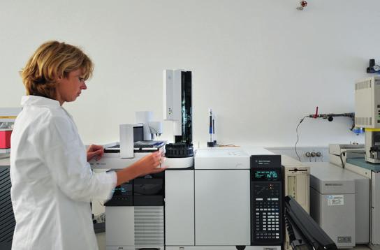 v okolju in med čiščenjem odpadnih vod; biomonitoring; analizo specifičnih biomarkerjev in določitev izvora onesnažil in biomarkerjev v okolju z uporabo stabilnih izotopov lahkih elementov.