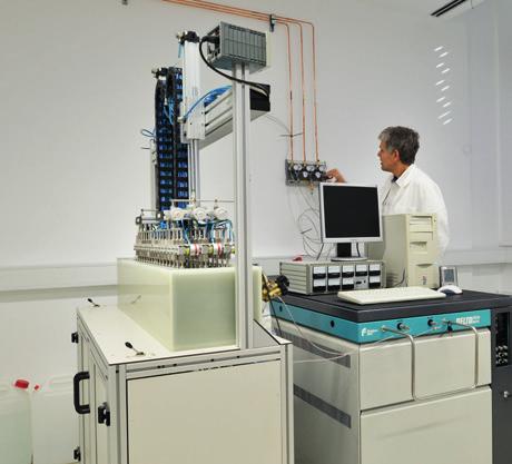 IsoPrime100 - Vario PYRO Cube (OH/CNS Pyrolyser/Elemental Analyser) masni spektrometer z elementnim analizatorjem in pirolizo za analizo stabilnih izotopov OH/CNS v trdnih in tekočih vzorcih.