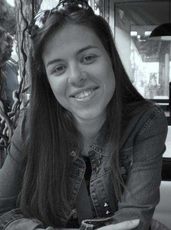 Biografija Jelena Petričević je rod ena 21. avgusta 1987. godine u Bijeljini. Završila je Osnovnu školu Sveti Sava i gimnaziju Filip Višnjić u Bijeljini. 2006.