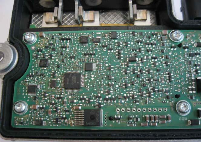 Procesor, napetostni regulator.