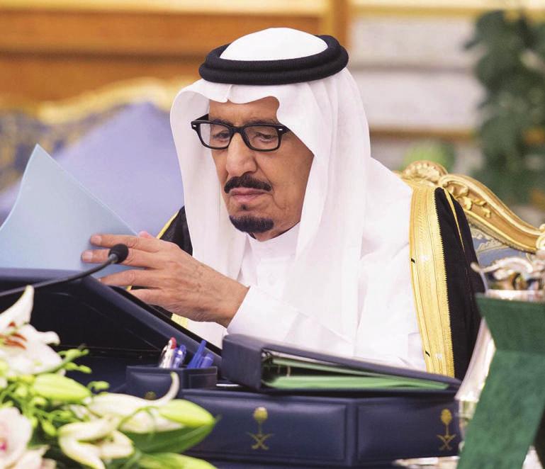 مجلس الوزراء UM AL-QURA الجمعة 5 ذو الحجة 46 ه 8 سبتمبر 205 م 2 الùسنة 9 العدد 9 4584 يف جل سة جمل س الوزراء املليك يوجه جميع القطاعات بخدمة امل صابني يف حادث سقوط اإحدى الرافعات يف احلرم وم ساعدتهم