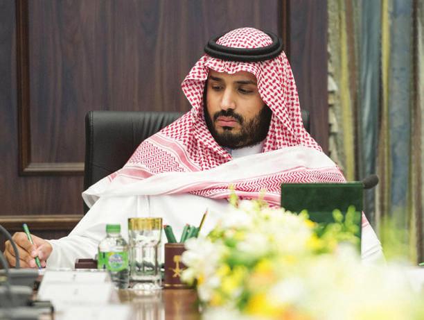 Gأمره الكرمي بüصرف مùساعدة لذوي املتوفني واملüصابني يف حادث Sسقوط Gإحدى الرافعات يوم 46 ه / / 27 يف املùسجد احلرام الذين مت حüصرهم من قبل اجلهات املعنية وذلك على النحو التايل : ١- Uصرف مبلغ مليون