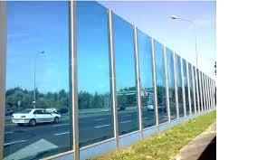 Poly(methyl methacrylate) PMMA Odlična odpornost na sončne žarke (UV sevanje Trdota in odportnost na praske Transparentnost in sijaj Opombe: Mehanske lastnosti se spreminjajo zaradi različnih