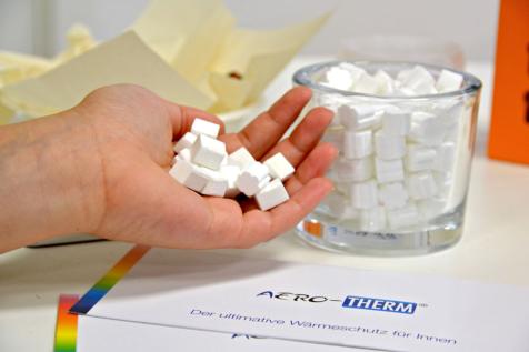 Aerogel Të dhëna teknike Forma e materialit Funksioni Përbërja Lëndë izoluese Trashësia e shtresës Qëndrueshmëria Masë kompakte e tretshme në ujë Termoaktiv, mbrojtës nga temperatutra Lëndë mbushëse