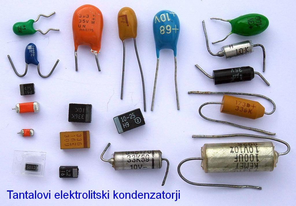 Tantalovi (in redki aluminijevi) elektrolitski kondenzatorji s trdim elektrolitom so zaliti v smolo v obliko kapljice oziroma zaprti v hermetično zaspajkano oziroma zavarjeno ohišje: Tantalovi